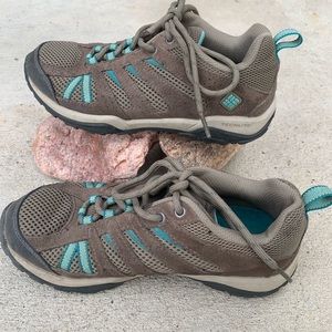 Columbia women’s hiking shoes size 5